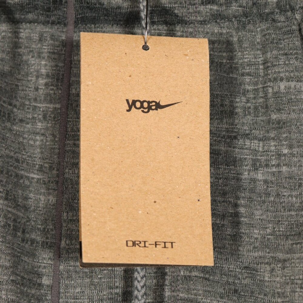 NWT Nike Men's Yoga Shorts in Gray Size Large - Picture 11 of 15